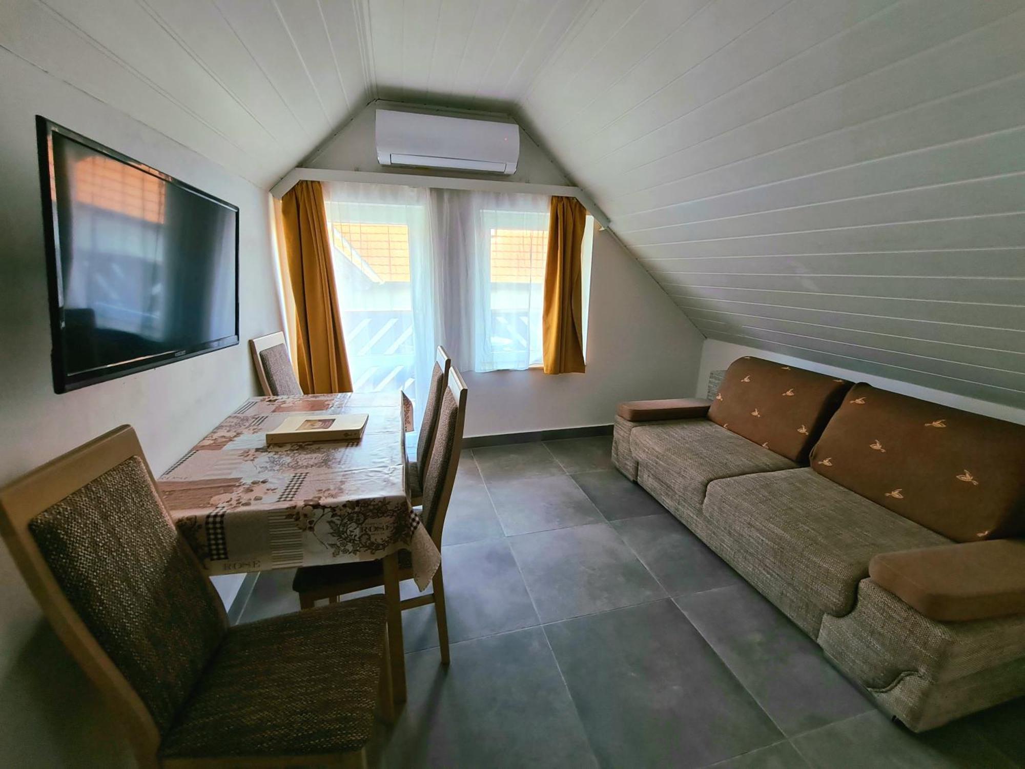 Regina Apartment Hegyko